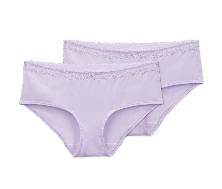 Deux culottes lilas avec de la dentelle sont posées l'une sur l'autre.