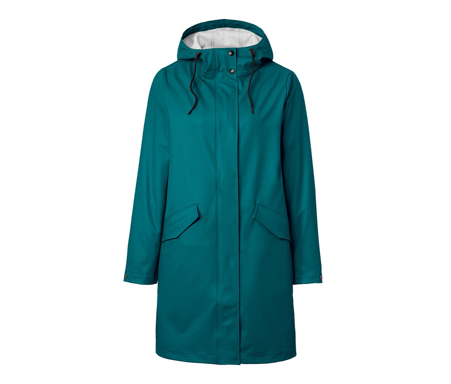 Un long manteau de pluie est présenté.