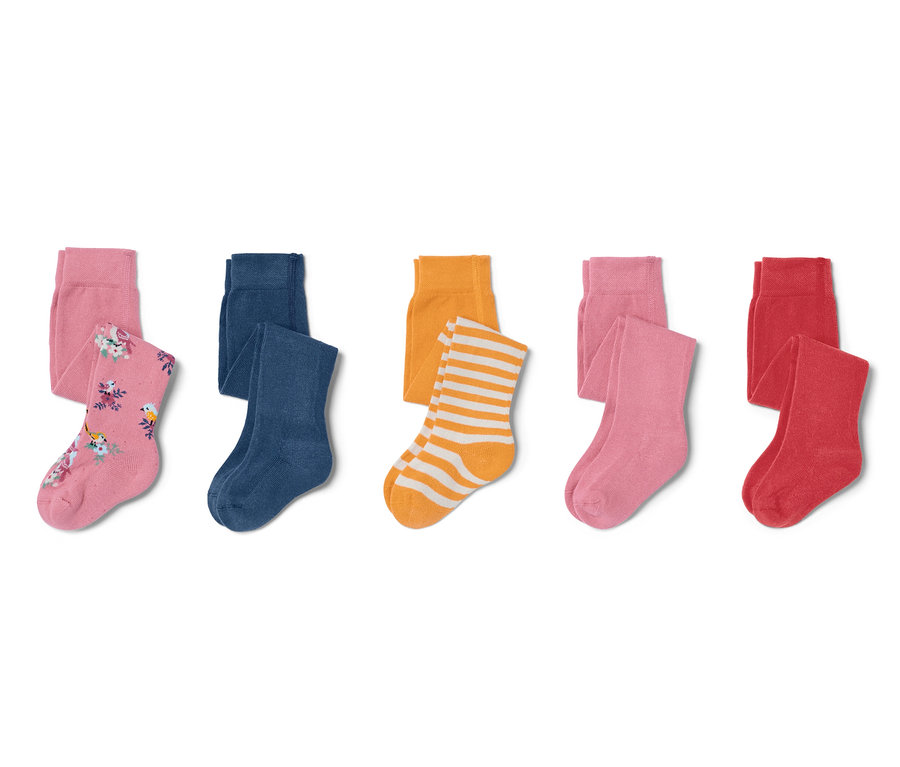Cinq collants en coton pour enfant de différentes couleurs, dont un rose à fleurs.