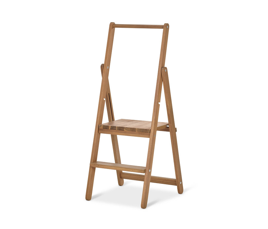 Escabeau en bois massif.