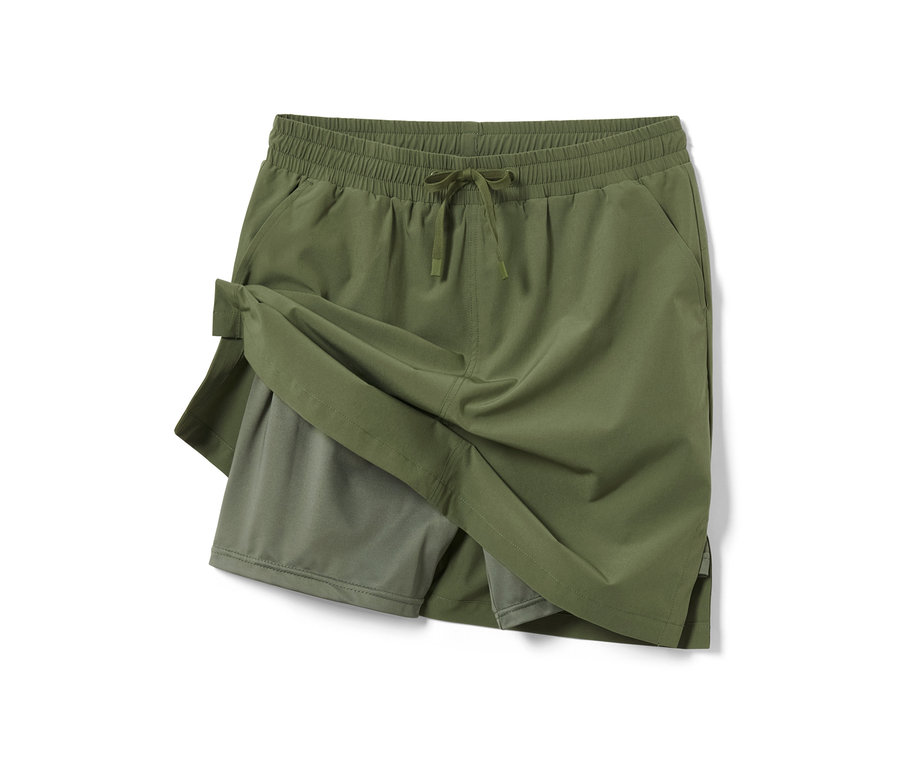 Jupe fonctionnelle avec short vert olive.