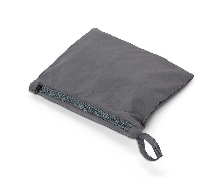Pochette grise pour pantalon fonctionnel léger avec fermeture éclair et boucle.