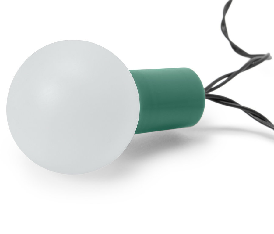Gros plan d'une guirlande lumineuse à LED.