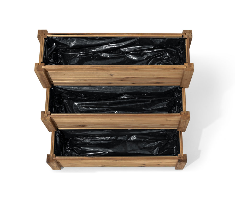 Vue de dessus d'une jardinière en escalier à 3 niveaux « Tinus », chaque niveau étant recouvert d'une feuille noire.