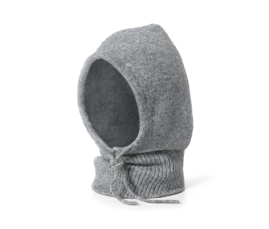 Gros plan d'une capuche en tricot grise avec col.