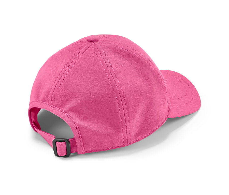 Gros plan d'une casquette de sport rose.