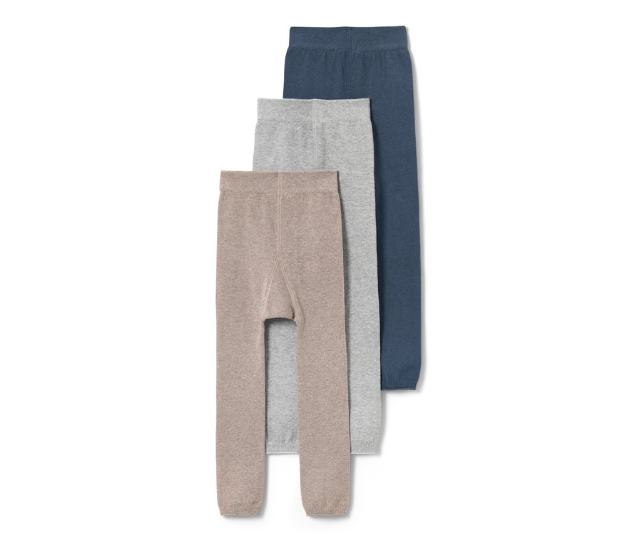 Trois leggings en maille pour enfant, un marron, un gris, un bleu.