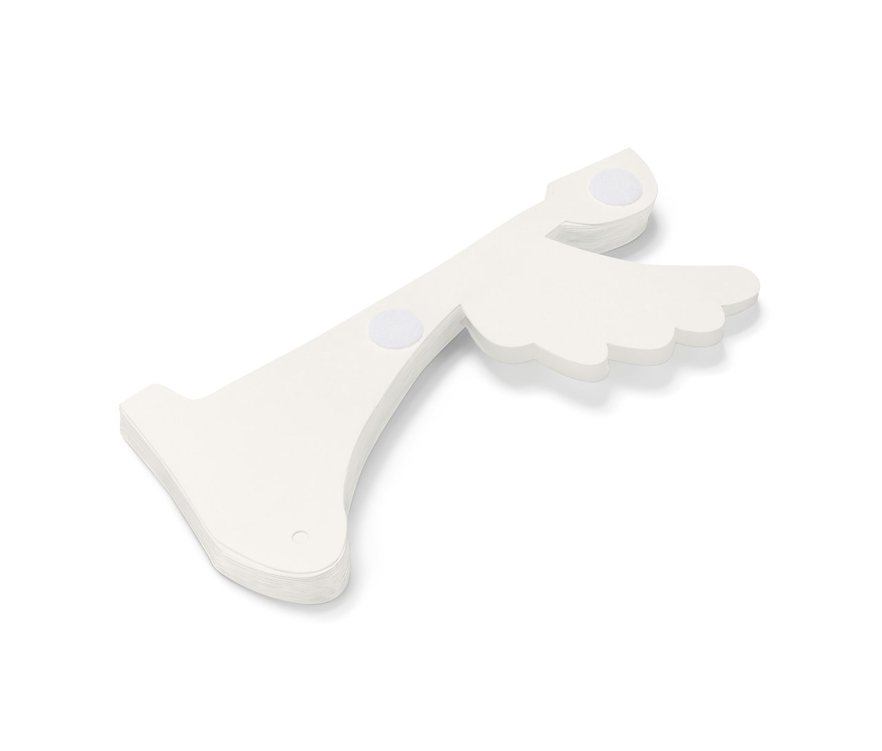 Un petit ange en papier LED repose sur un fond blanc.