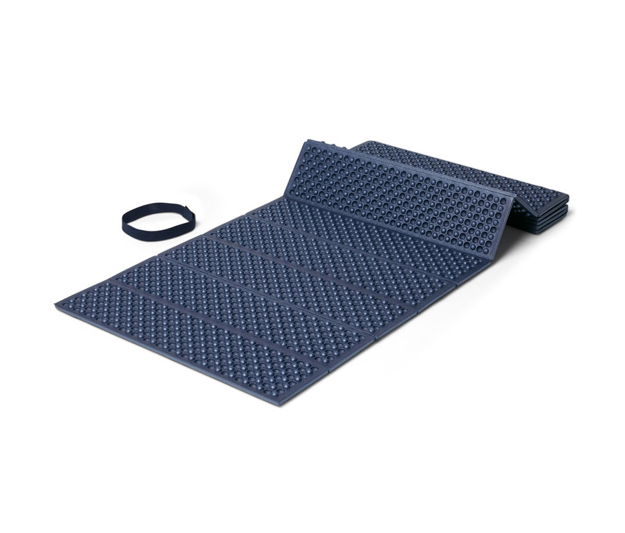 Un tapis isolant pliable bleu et une bande noire.