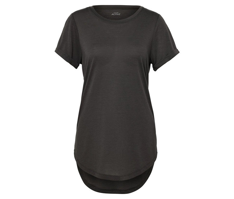 T-shirt noir à manches courtes.