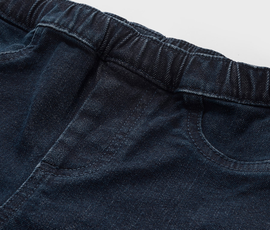 Détail d'un tregging pour enfant – Fit « Jule ».