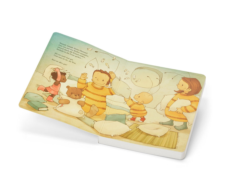 Illustration du livre « Bébé Bourdon Bommel » (en allemand) montrant des enfants jouant à la bataille de polochons.