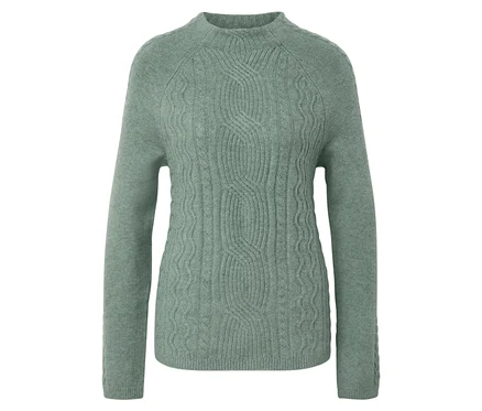 Pull vert clair à motif torsadé.