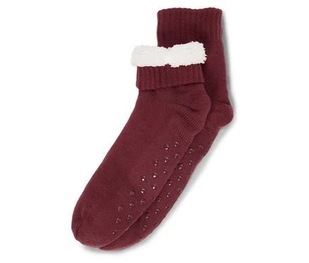 Deux chaussettes bordeaux avec semelle antidérapante et bordure blanche.
