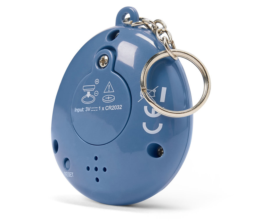 Un porte-clés bleu en forme d'œuf avec un anneau et une chaîne en métal.