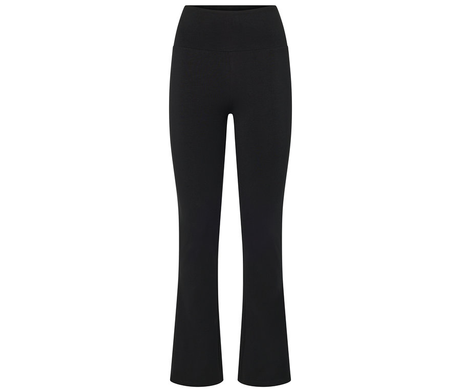 Pantalon noir évasé.