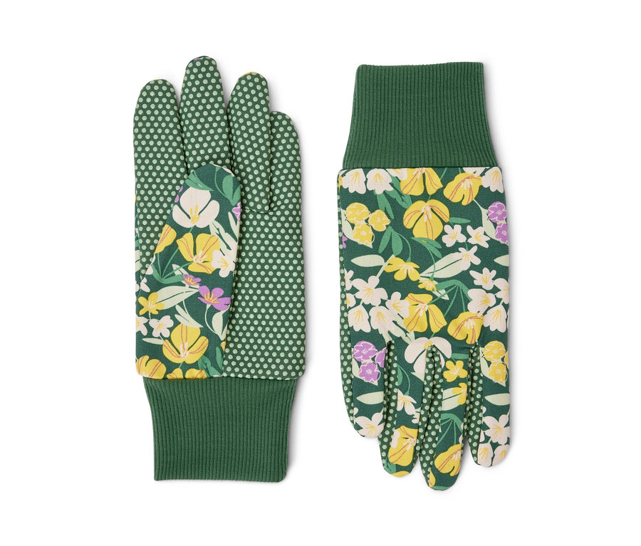 Deux gants de jardinage sont posés. Un gant a un motif floral vert, l'autre un motif à pois verts.