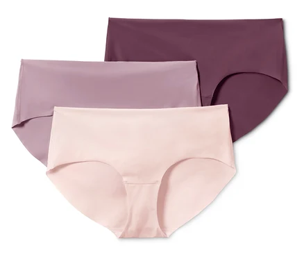 Trois culottes pour femmes de couleur rose clair, violet clair et violet foncé.