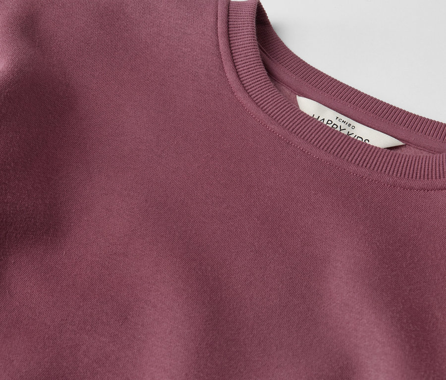 Gros plan sur une Kinder-Sweatkleid.