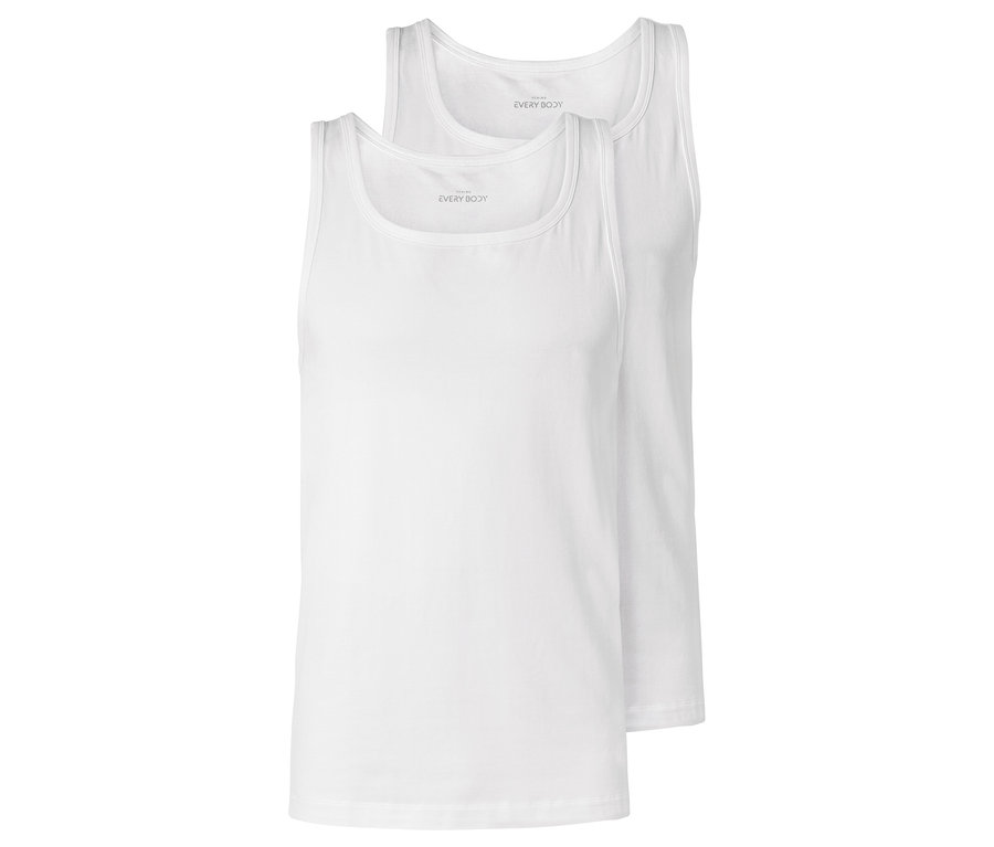 Deux débardeurs blancs sont posés l'un sur l'autre.