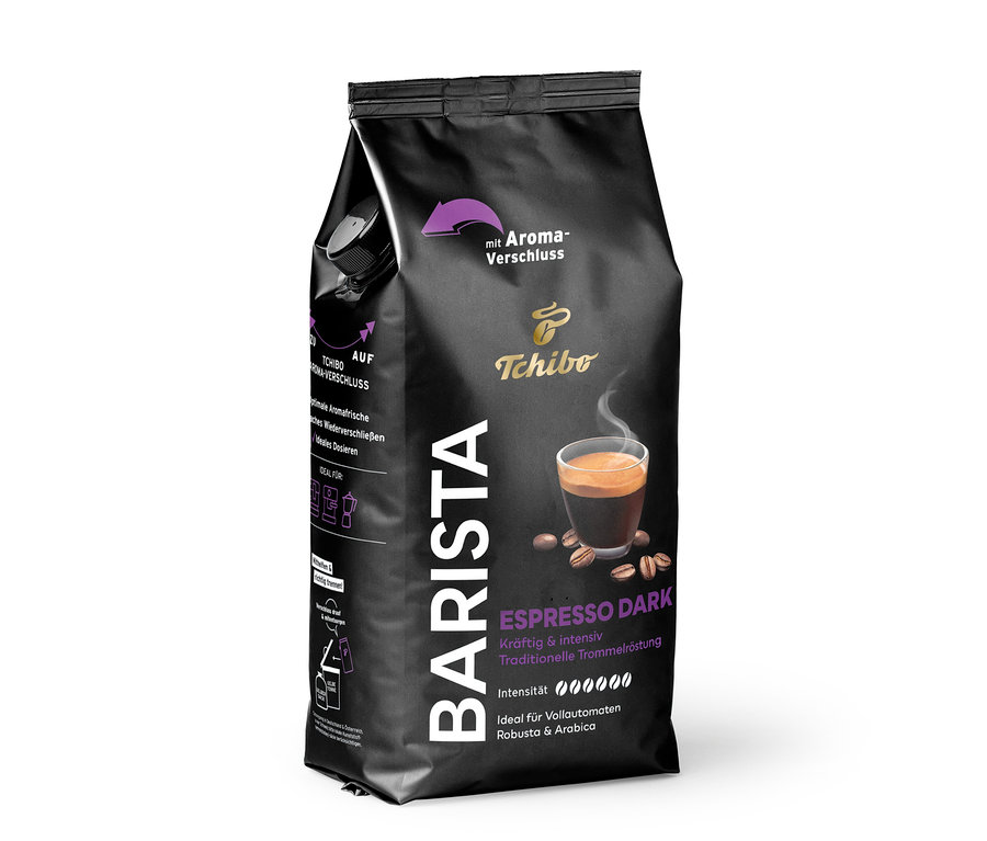 Paquet noir de café Tchibo Barista Espresso Dark avec une tasse d'espresso et des grains de café.
