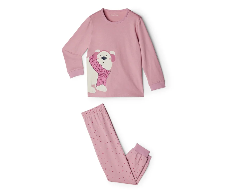 Ensemble de pyjama rose composé d'un haut à manches longues et d'un pantalon. Le haut présente un ours polaire blanc avec un cache-oreilles et une écharpe roses, le pantalon a un motif d'étoiles roses.