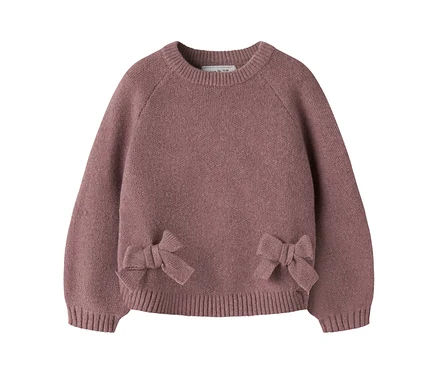 Pull en maille rose mauve avec un col rond, des manches longues et deux nœuds décoratifs sur le devant près de l'ourlet.