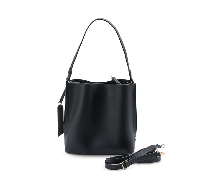 Sac à bandoulière noir sur fond blanc.