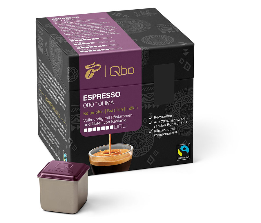 Un paquet de capsules Qbo Espresso ORO TOLIMA et une capsule à côté du paquet.