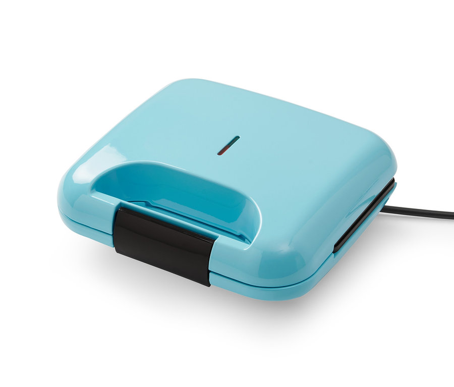 Un gaufrier bleu en forme de fleur sur fond blanc.