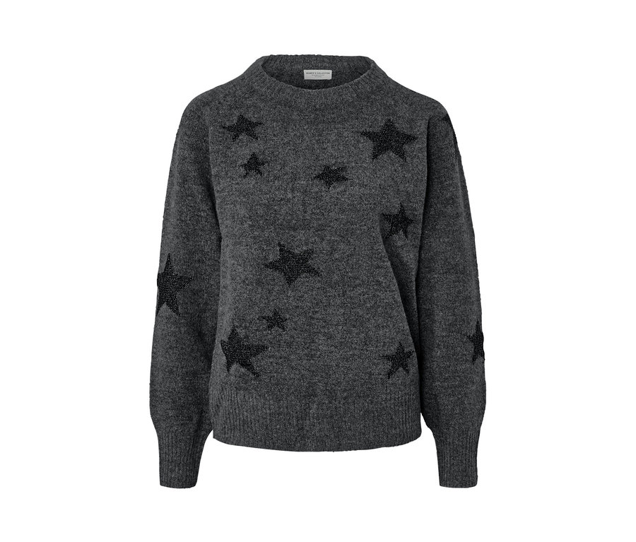 Pull en maille gris avec des étoiles noires.