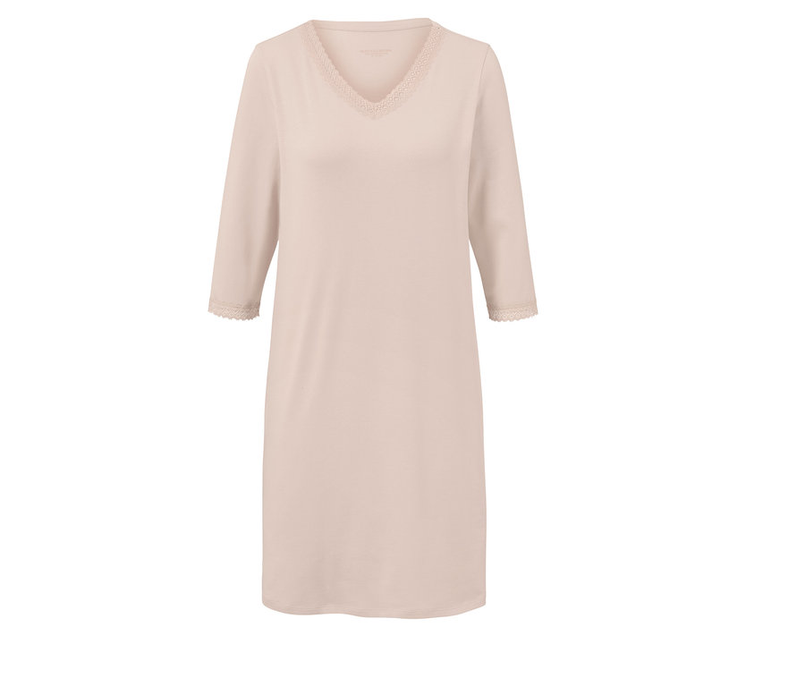 Chemise de nuit crème avec manches 3/4 et dentelle.