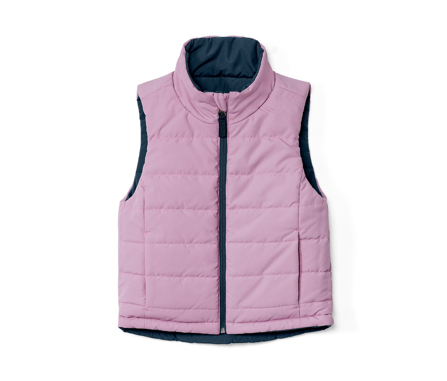 Un gilet sans manches matelassé réversible rose pour enfant sur fond blanc.