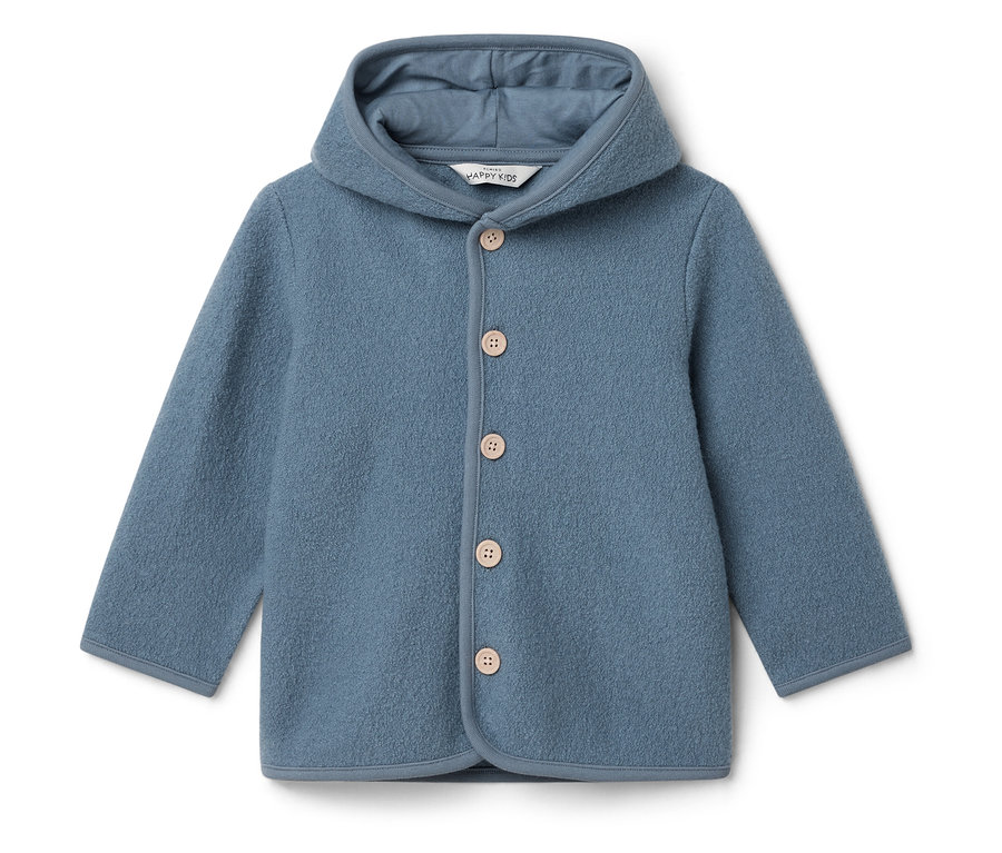 Veste bleue à capuche pour enfant avec boutons.
