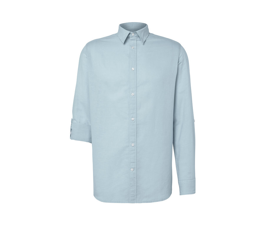 Chemise bleu clair avec du lin.