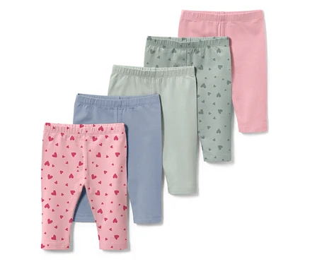 Cinq leggings de différentes couleurs, dont un rose à cœurs rouges, un bleu, un vert clair à cœurs et un rose uni.