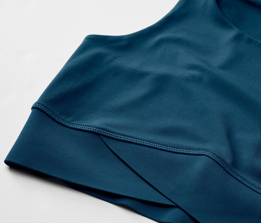 Gros plan d'une brassière de sport.