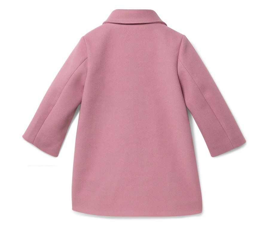 Vue détaillée de l'arrière d'un manteau rose avec un col.
