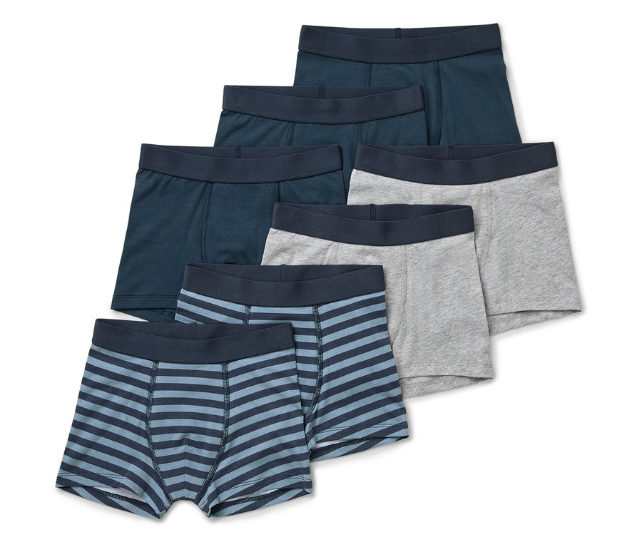 Un ensemble de six boxers pour garçons en bleu foncé, gris et bleu rayé.