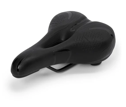 Une selle de vélo noire est posée sur un fond blanc.