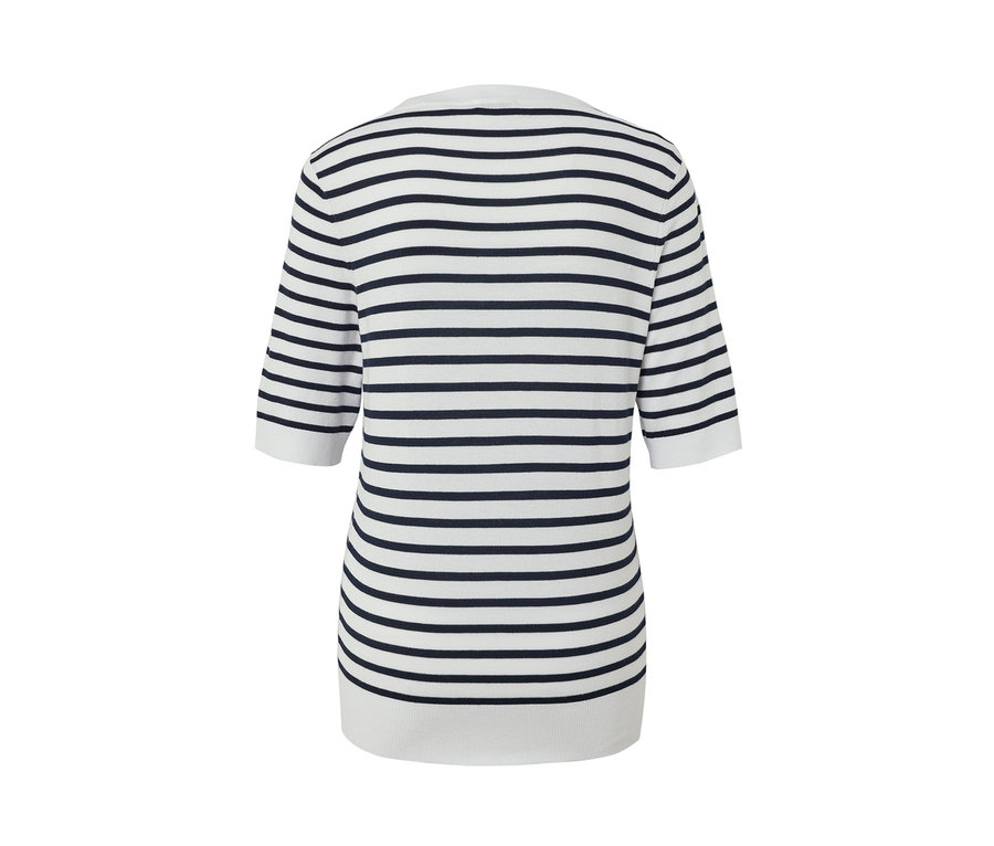 Pull en tricot fin à rayures bleu marine.