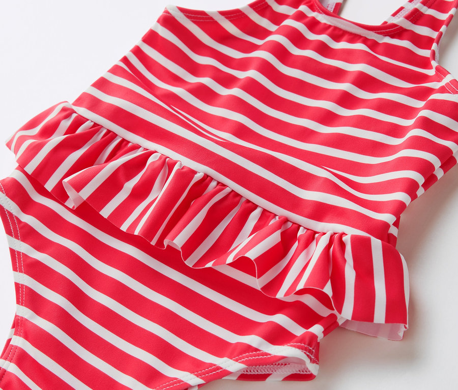 Maillot de bain pour enfant rayé rouge et blanc avec volant.