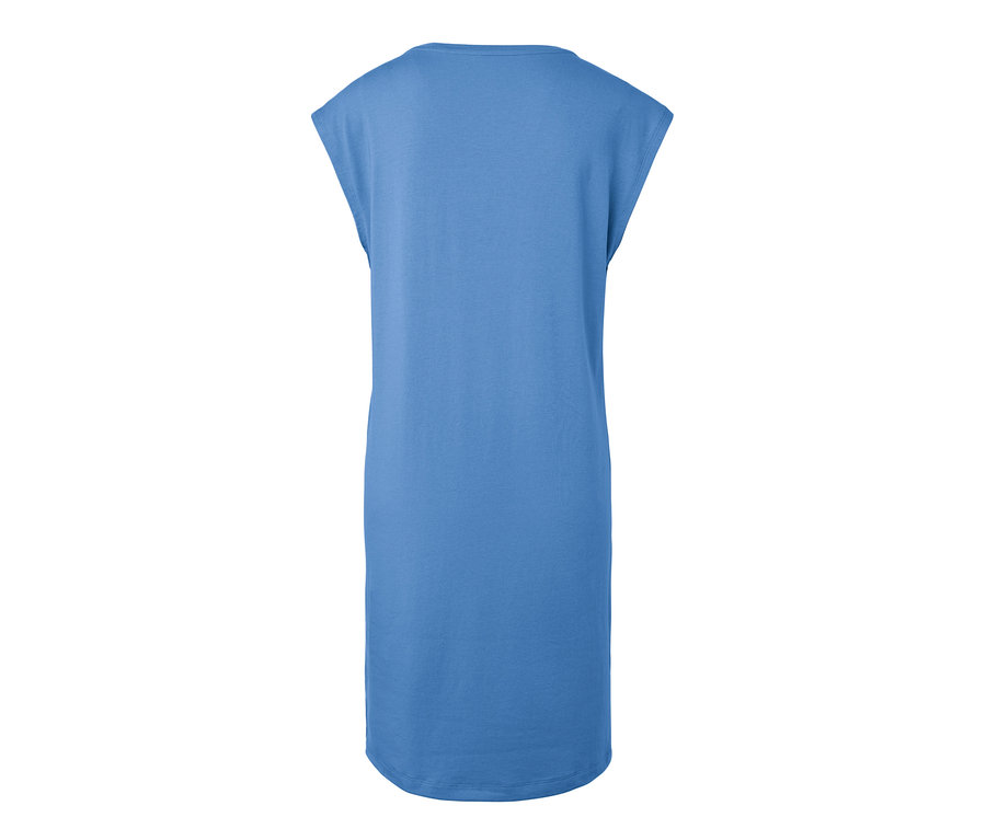 Chemise de nuit bleue.