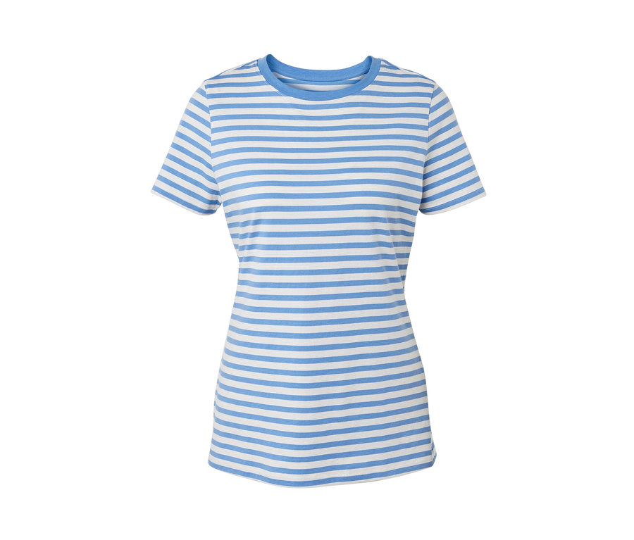 Un t-shirt basique bleu clair et blanc à rayures.