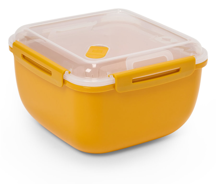 Un récipient alimentaire jaune orangé avec un couvercle transparent sur un fond blanc.