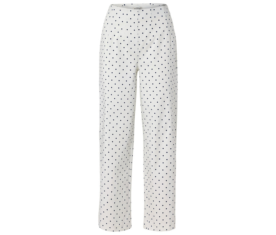 Un pantalon long blanc avec des pois noirs.