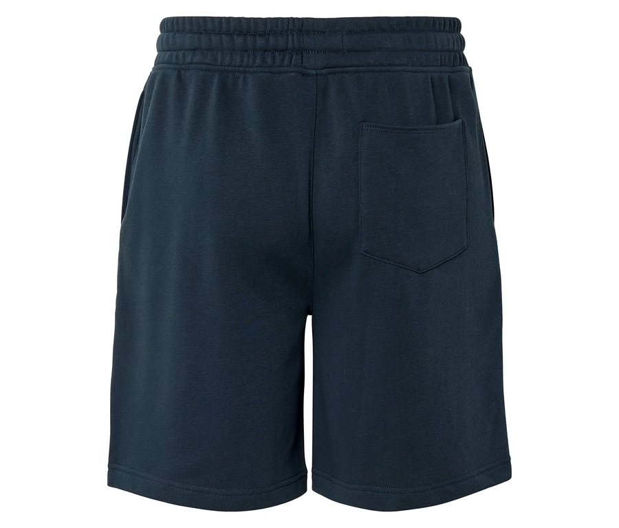 Gros plan sur le dos d'un short bleu marine avec cordon de serrage et poche arrière.