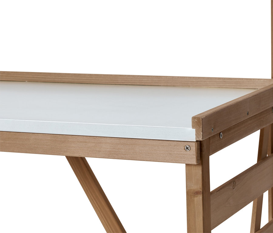 Gros plan d'une étagère en bois marron clair avec une surface blanche.