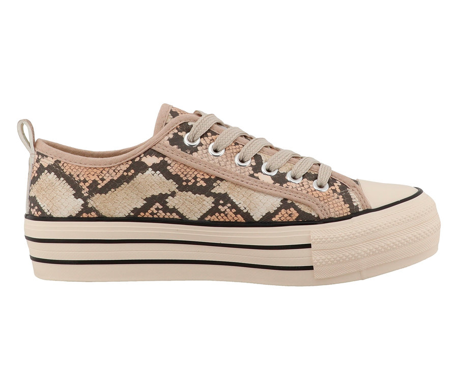 Une seule basket beige à plateforme avec des lacets et un motif peau de serpent.