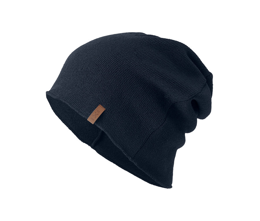 Gros plan d'un bonnet en maille polaire.